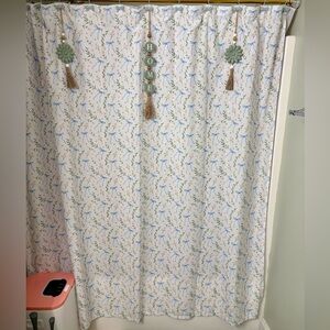 Floral Pattern Shower Curtain w/ bow shower curtain hooks